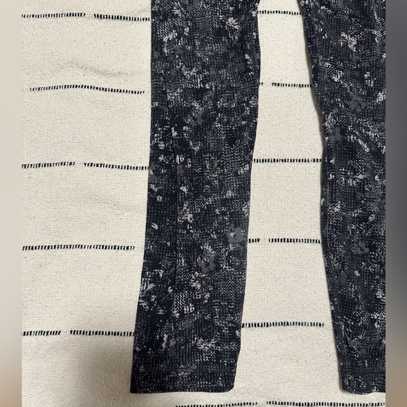 Lululemon Women’s Align High Rise Pant 25” Black White Equalized Legging Size 6 - Picture 5 of 8